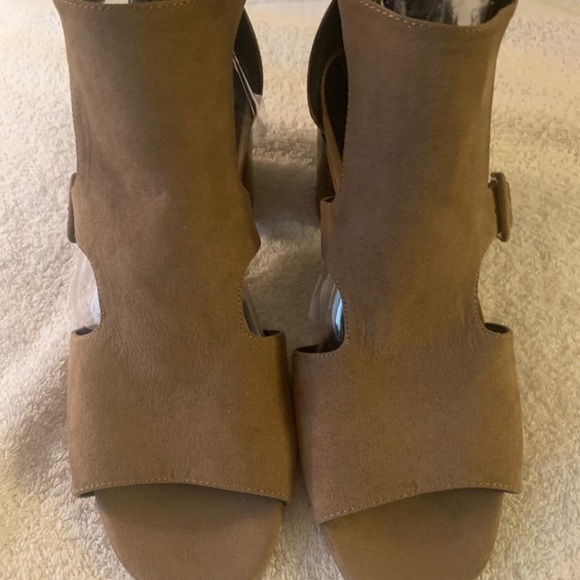 Chunky Heel Sandals - Picture 5 of 6